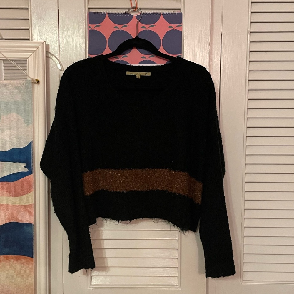 Taravao Cropped Fuzzy Sweater Size M